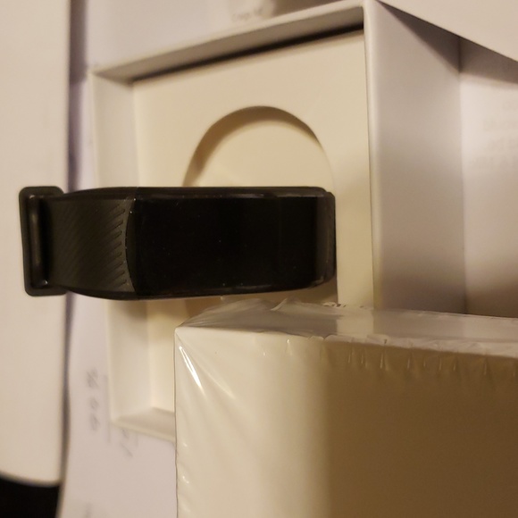 Bio Band Tracking Watch Connects To Cell Phone Brand New in Box - Picture 2 of 3